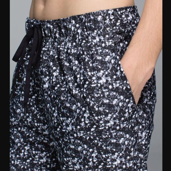 Lululemon Jet Crop Size 4 - Picture 3 of 12